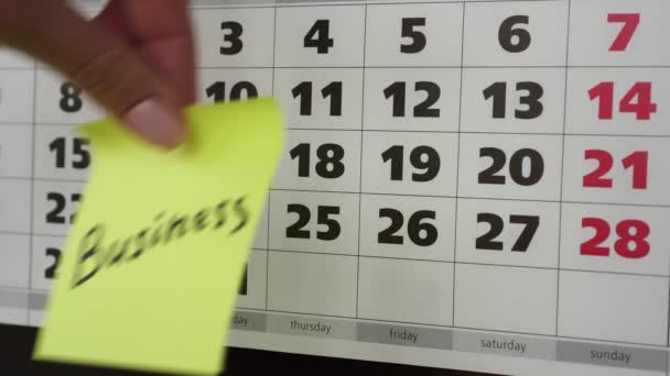 Negócios, calendário de escritório e adesivos . — Vídeo de Stock
