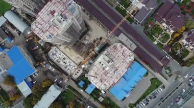 İnşaat, havadan görünümü. Şehirde büyük bir binanın İnşaat.