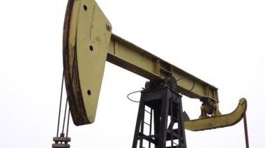 Yağ pompası-jack. Petrol ve gaz üretim için donatım.
