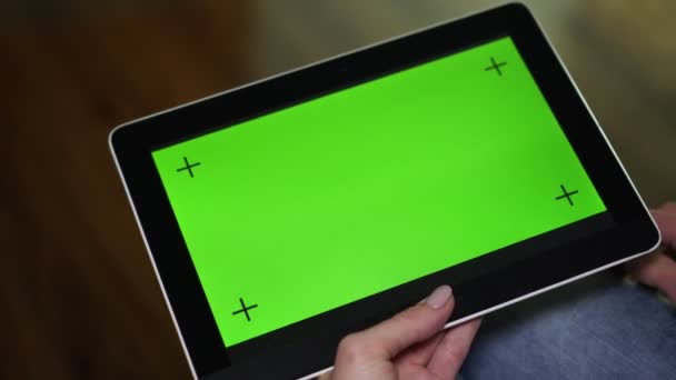 Tableta con pantalla verde, primer plano . — Vídeo de stock