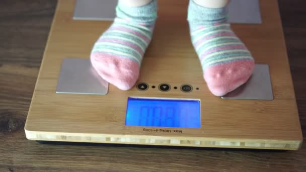 Child is weighed on the floor scales — Stock Video