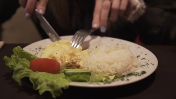 Woman eating in a restaurant, plate close-up. — Stock Video