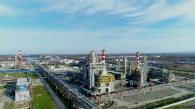 Anteni - petrol rafinerisi. Endüstri, enerji, rafineri.