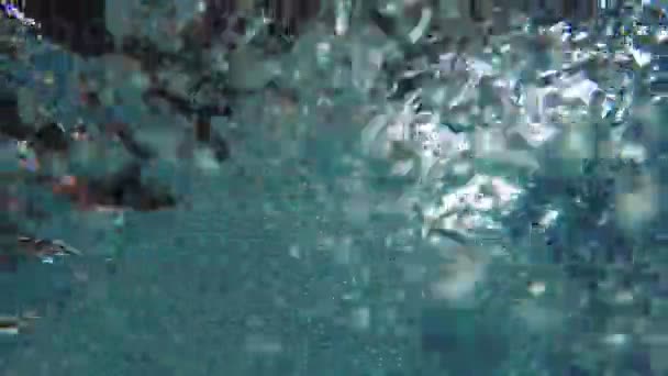 Vzduchové bubliny pod vodou — Stock video
