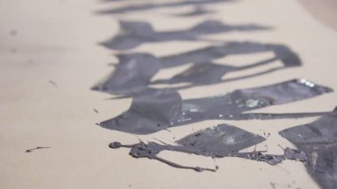 calligraffiti resim yeni bir yön budur. İş yerinde çağdaş sanatçı.