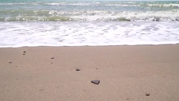 Zee golven en zandstrand, Slow Motion. — Stockvideo