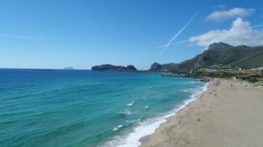 Güzel kumlu plaj, deniz dalgaları, Yunanistan, Girit adası, Falasarna plajı.