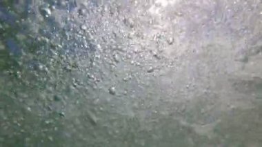 Deniz, sudaki hava kabarcıkları, sualtı video çekimi.