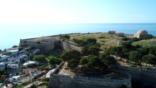 Stará Evropská mořská pevnost, letecký výhled. Řecko, Kréta, Rethymno. — Stock video