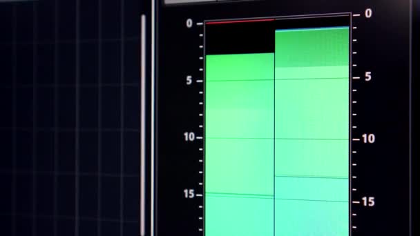 Elektronický ekvalizér na obrazovce počítače. — Stock video