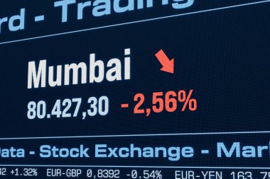Mumbai hisse senedi endeksi düşüyor. Düşen Hindistan hisse senedi fiyatları, hamiline piyasası, düşüş, yatırım, iş, çöküş, kayıp, kriz, borsa verileri. 3B illüstrasyon