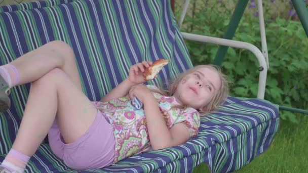 Cute girl swinging on the swing. Stay in the fresh air. — Stock Video