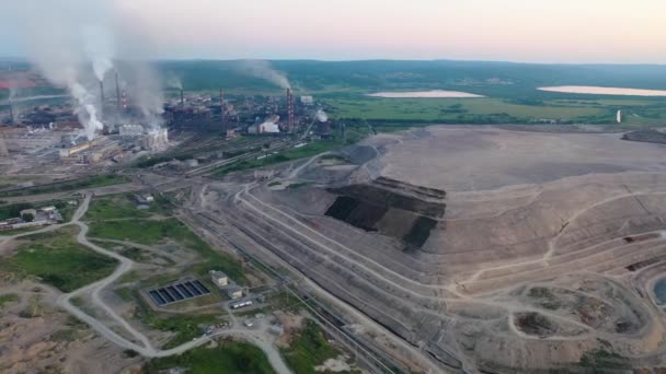 Industrial area with large factory pipes. Thick white smoke poured from the smokestack into the air. Environmental pollution: pipe with smoke, rock dump. Aerial view — Stock Video