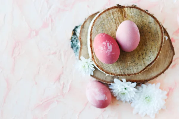 Pink Easter Eggs Wooden Stand — Stock Photo, Image