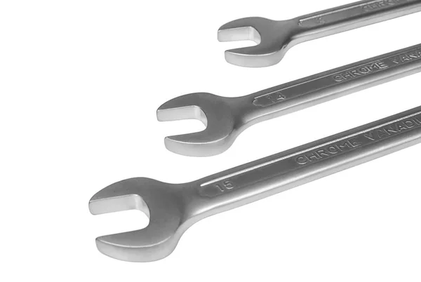 Metal spanners no fundo branco fechar — Fotografia de Stock