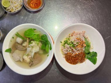 Kıymalı yumurta eriştesi ve Saf Ağız Çorbası.