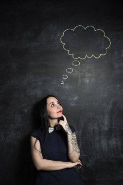 grange kara tahta arka plan, stok fotoğraf görüntü konuşma balonu kadınla genç yenilikçi