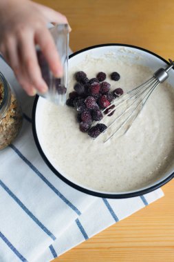 Kafkas WOMANS el meyilli siyah Ahududu dökülen