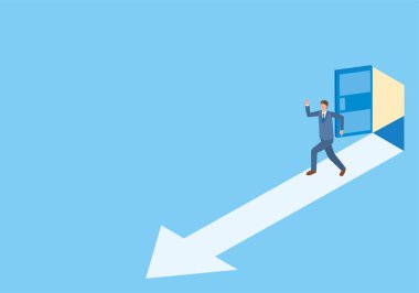 Bir adam kapıyı açar ve devam eder.