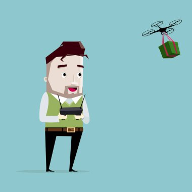 Dron kuadrokopteri olan adam.