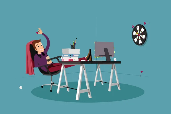 Tembel ofis çalışanı ofisinde dart oynuyor.