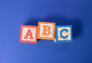 A, B ve C tahta bloklar