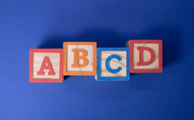 A, B, C ve D tahta bloklar