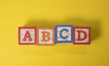 A, B, C ve D tahta bloklar