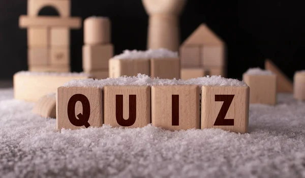 Kata Quiz Ditulis Dengan Balok Kayu — Stok Foto