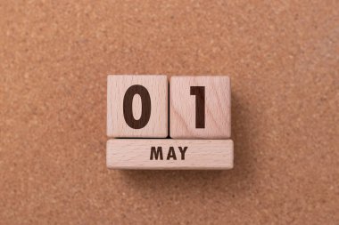 1 Mayıs Tahta bloklarla yazılmış