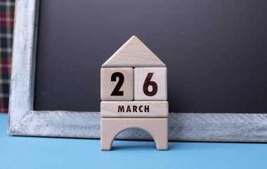 Tahta bloklarla yazılmış 26 Mart