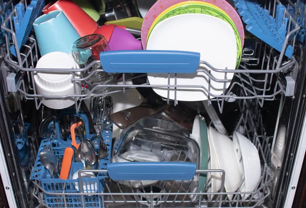 Чистий Посуд Відкритій Посудомийній Машині — стокове фото