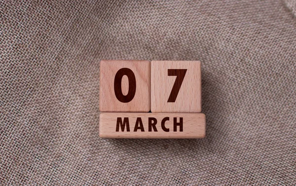 3月7日用木块书写 — 图库照片