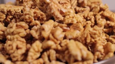 Dönen Ceviz çekirdekleri kapatın 