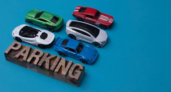 Palavra Estacionamento Escrito Com Blocos Tipo Madeira Carros Brinquedo — Fotografia de Stock