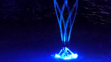 Turistler için cazibe: çeşmeler dans.