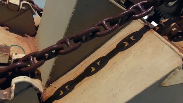 A moving anchor chain casts a shadow on the ship's part. — Stock Video