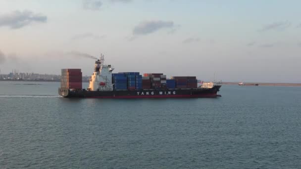 Nave Container Gira Nel Porto — Video Stock