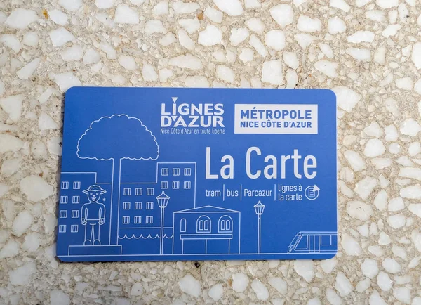 Güzel, Fransa, 24 Mart 2025. Metin arkaplanda 