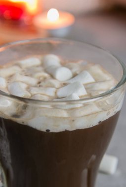 Bir fincan kakao ve lokum. 