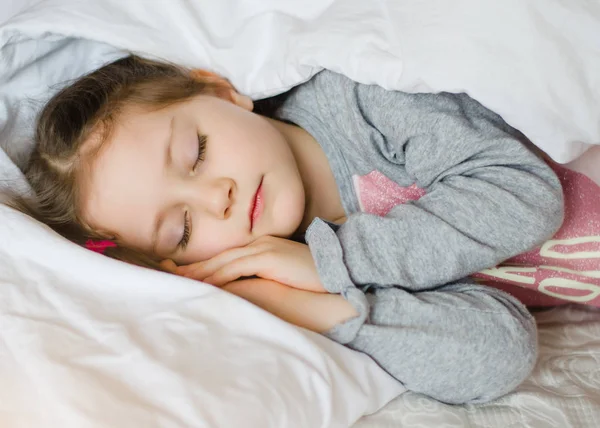 Menina Adormecida Pela Manhã Fechar — Fotografia de Stock