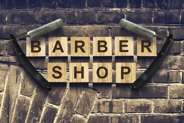 Concept Barber Shop Iscrizione Cubi Legno Sullo Sfondo Una Vecchia — Foto Stock