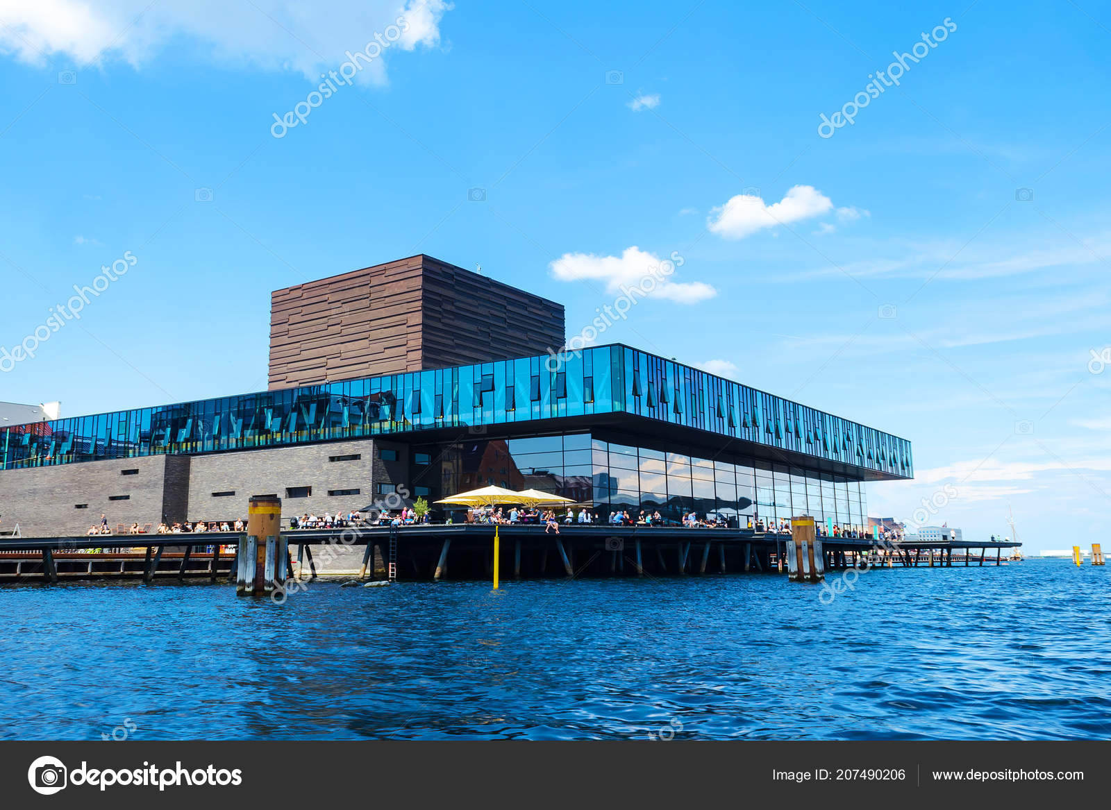 Politiek maak het plat diefstal Copenhagen Denmark July 2018 Beautiful Modern Architecture Copenhagen Bank  Canal – Stock Editorial Photo © ValleraTo #207490206
