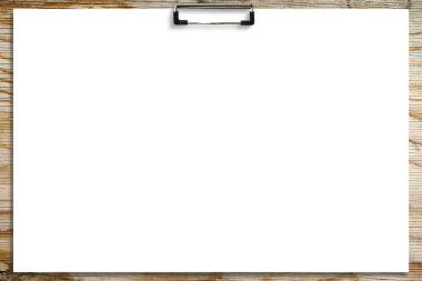 Boş bir ahşap kartına iliştirilmiş kağıt sayfası. Kadar alay et. Kopya alanı.