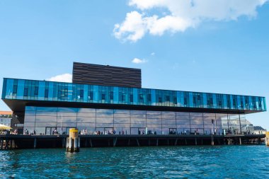 Copenhagen, Danimarka - 13 Temmuz 2018. Kopenhag kanal kıyısında güzel modern mimari. Ofelia Plads Architecture. Şehir manzarası. Seyahatler.