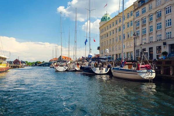 Copenhague Dinamarca Julio 2018 Hermosos Yates Barcos Canal Transporte Por — Foto de Stock