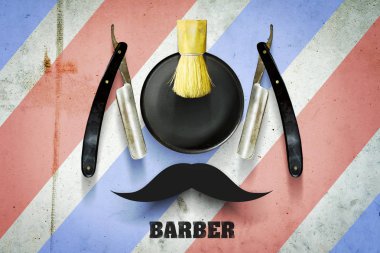 Çok renkli bir beton zemin üzerinde fırça kuaförlük jilet ve tıraş. Yazıt Kuaför. Meslekler. Kuaför dükkanı kavramı. Güzellik ve moda