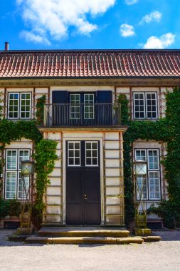 Güzel bir ev cephe. Bahçe. Avrupa. Mimarisi. T