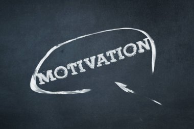 Motivasyon, tebeşir mavi bir tahta üzerinde yazıt. İş kavramı.