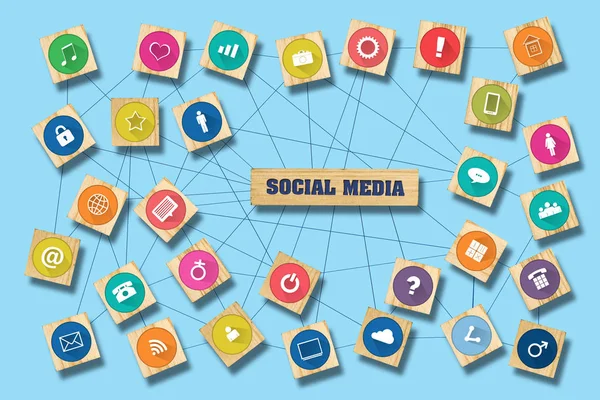 Social-Media-Konzept mit Social Icons auf Holzklötzen. blauer Hintergrund. — Stockfoto
